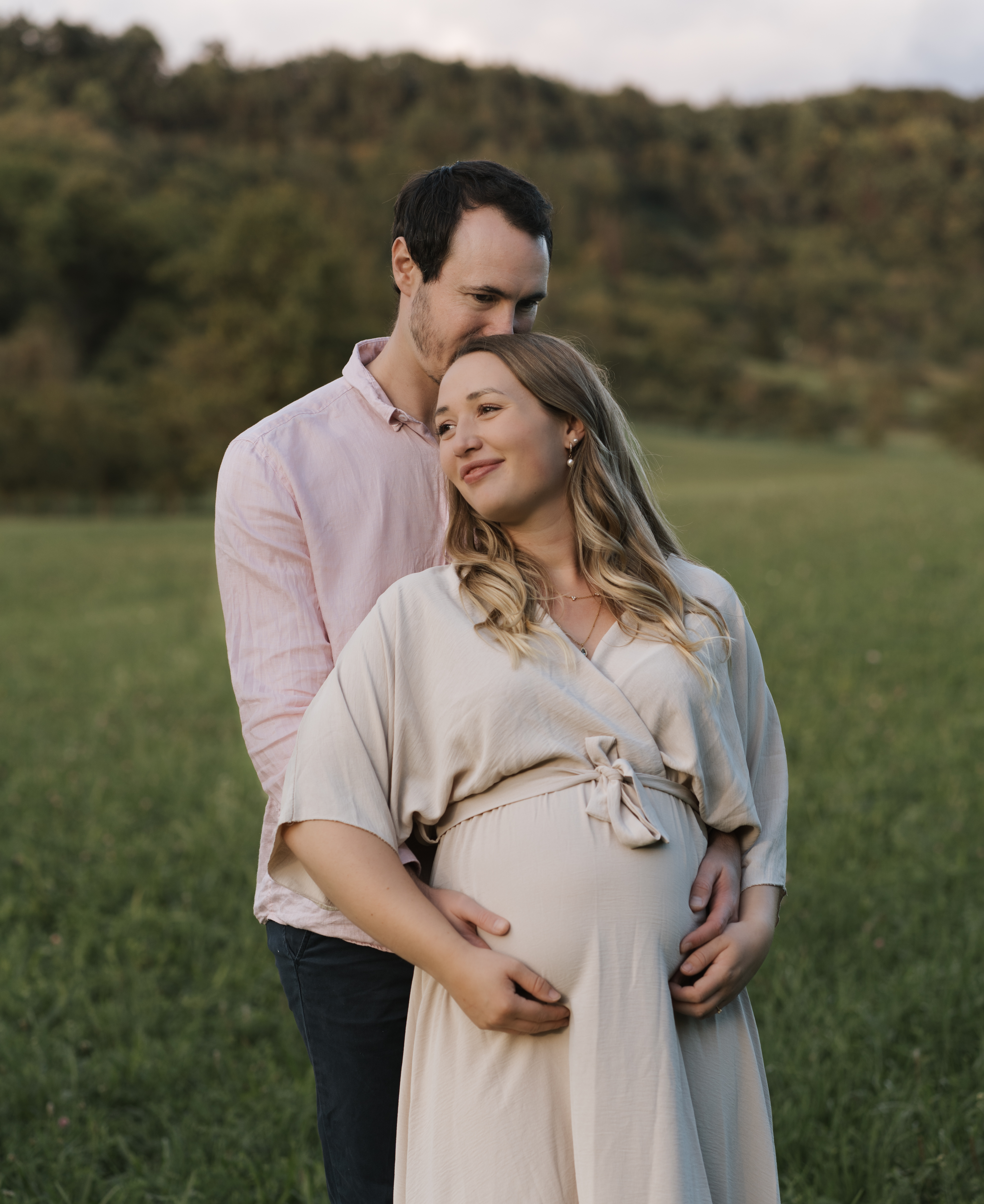 Foto eines Paares aus einem Babybauch-Shooting